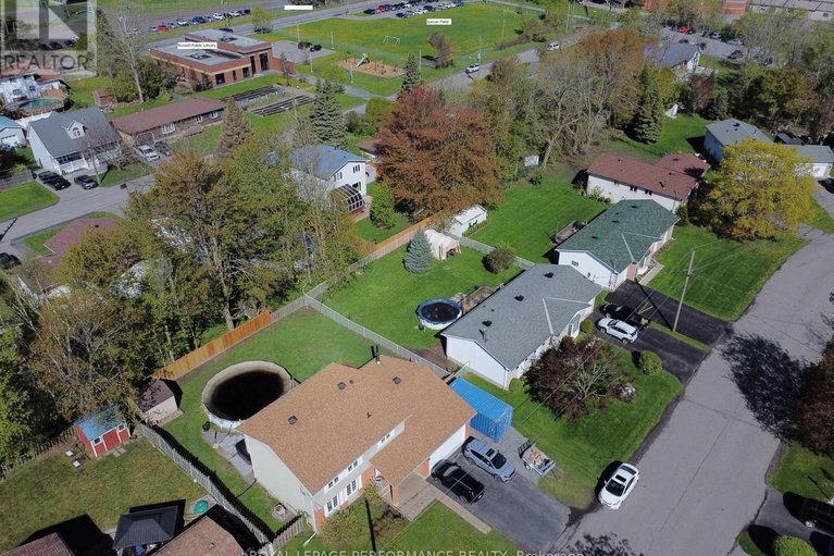 29573555/107-dunlop-crescent/village-of-russell/russell/ontario/K4R1B3_43