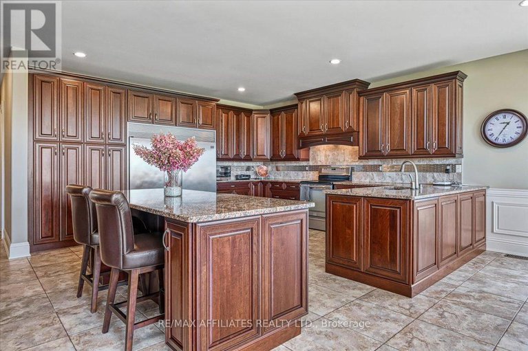 28568193/1530-creagan-court/cumberland-estates/ottawa/ontario/K4C0A5_17
