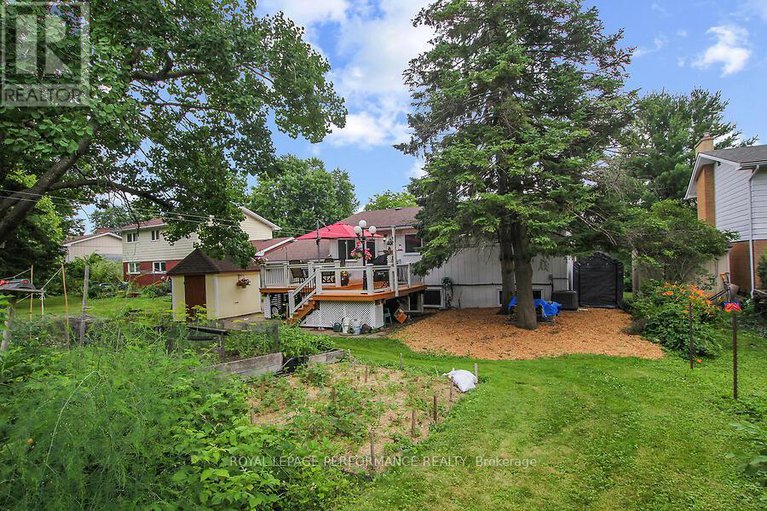 28628194/141-abbotsford-road/glencairnhazeldean/ottawa/ontario/K2L1C6_39