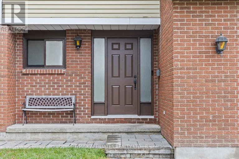 28911967/1093-st-lucia-place/convent-glen-north/ottawa/ontario/K1C2G4_2