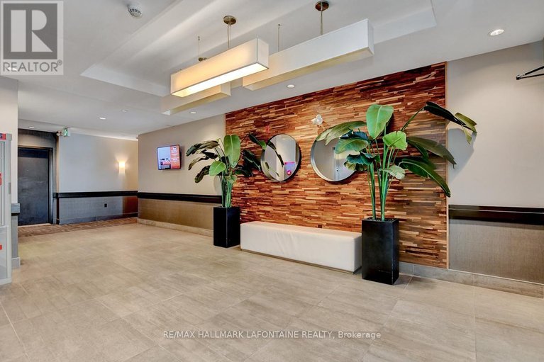 29676805/114-120-prestige-circle/chatelaine-village/ottawa/ontario/K4A1B4_3