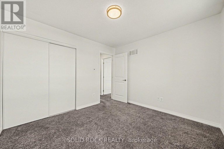 29305275/407-white-arctic-avenue/half-moon-bay/ottawa/ontario/K2J5W5_23