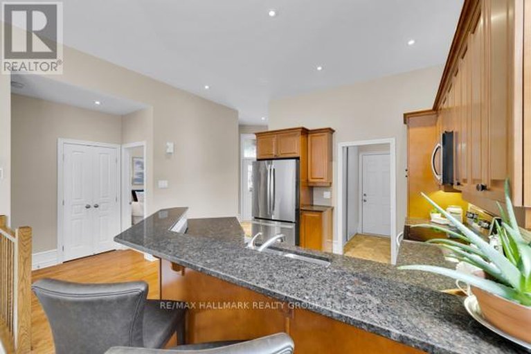 29577817/155-royal-landing-gate/north-grenville-twp-kemptville-south/north-grenville/ontario/K0G1J0_19