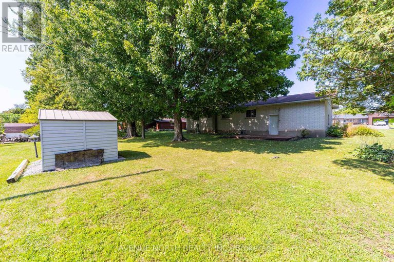 29268670/832-notre-dame-street/embrun/russell/ontario/K0A1W1_32