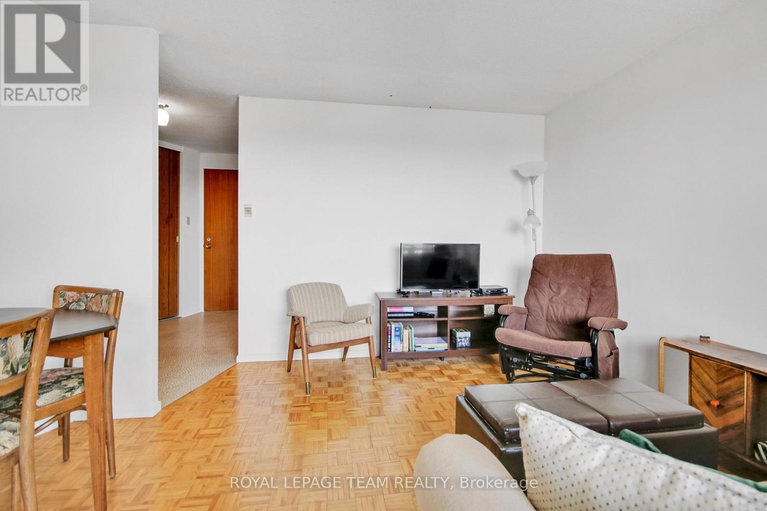 29388098/708-20-chesterton-drive/borden-farmstewart-farmcarleton-heightsparkwood-hills/ottawa/ontario/K2E6Z7_13