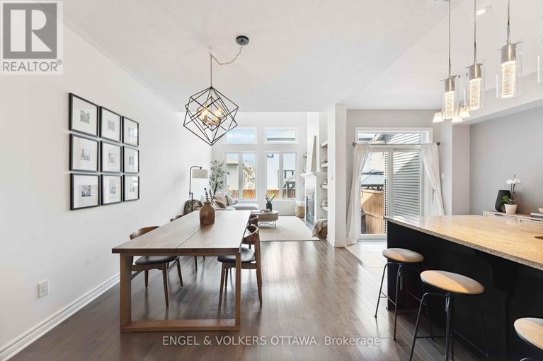 28594229/741-morningstar-way/mer-bleuebradley-estatesanderson-park/ottawa/ontario/K1W0G6_11