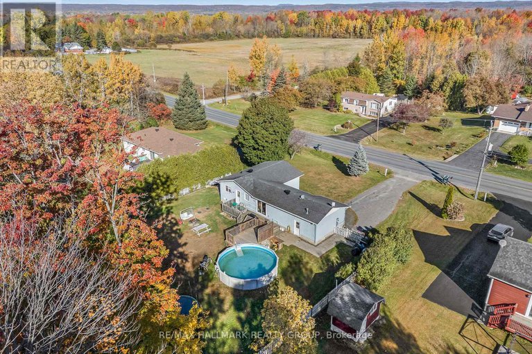 29017569/912-pattee-road-e/champlain-twp/champlain/ontario/K6A2R2_35