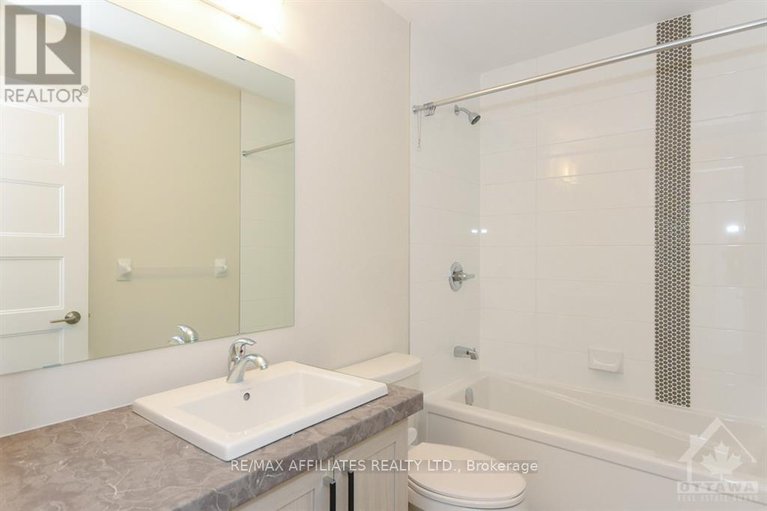 26961653/441-aurora-street/sunset-flat/embrun/ontario/K0A1W0_19