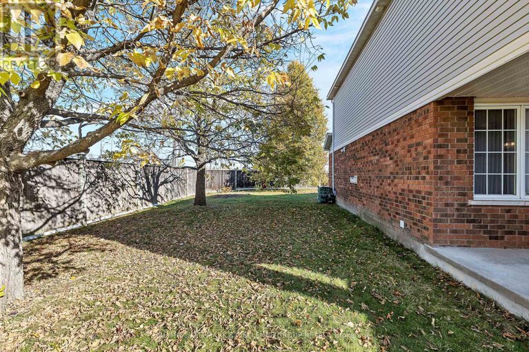 29046718/1556-tonilee-drive/carson-grove/ottawa/ontario/K1J1C1_41