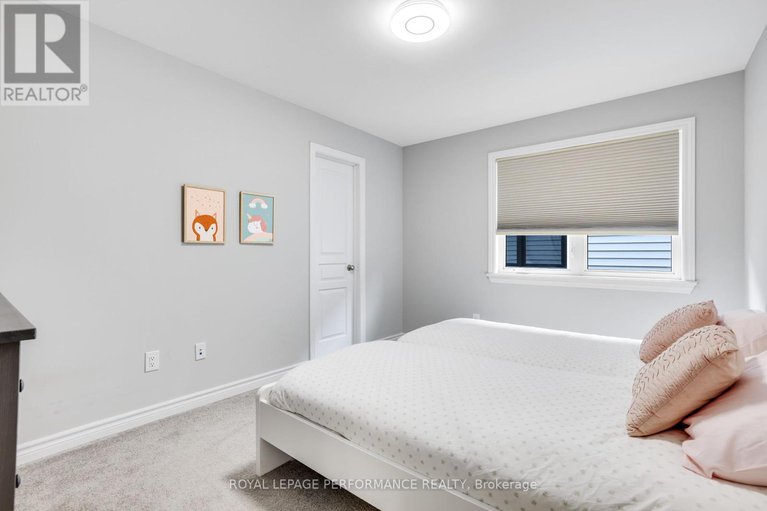 28913501/266-shinleaf-crescent/mer-bleuebradley-estatesanderson-park/ottawa/ontario/K1W0J2_27
