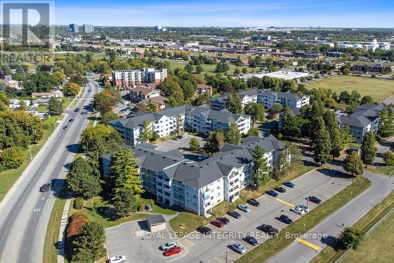 28876119/206-212-viewmount-drive/borden-farmstewart-farmcarleton-heightsparkwood-hills/ottawa/ontario/K2E7X2_35