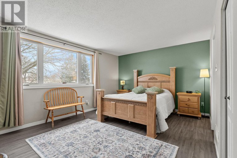 29329137/690-princess-louise-drive/fallingbrookridgemount/ottawa/ontario/K4A2C1_21