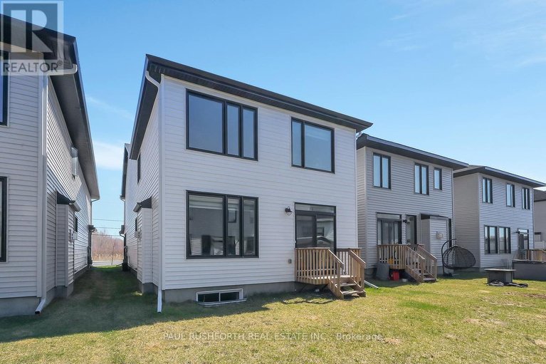 29667355/6483-renaud-road/mer-bleuebradley-estatesanderson-park/ottawa/ontario/K1W0R8_37