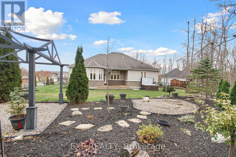28354672/6654-stillwood-drive/north-gower/ottawa/ontario/K0A2T0_36