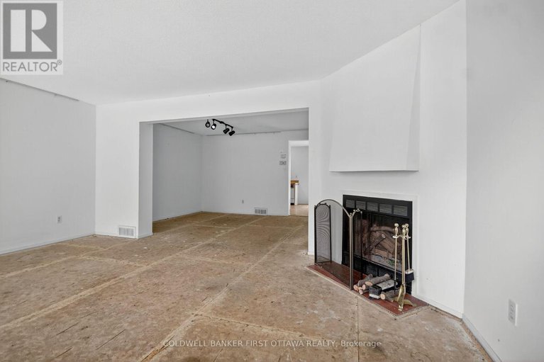 28920195/4-marielle-court/fairfield-heights/ottawa/ontario/K2B8P4_17