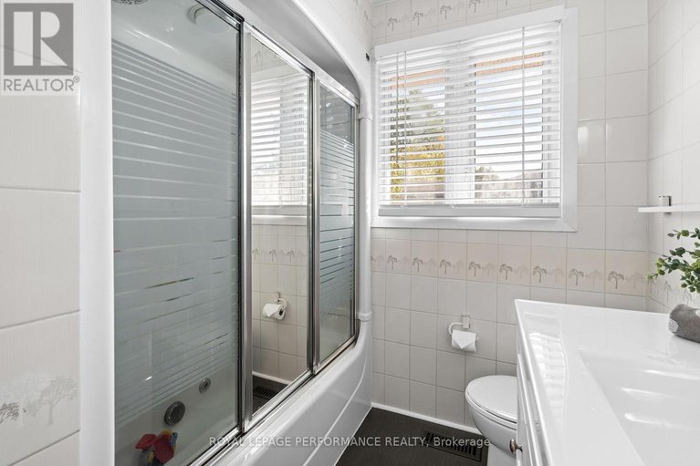 28965261/2219-audrey-avenue/hawthorne-meadows/ottawa/ontario/K1G1L3_21
