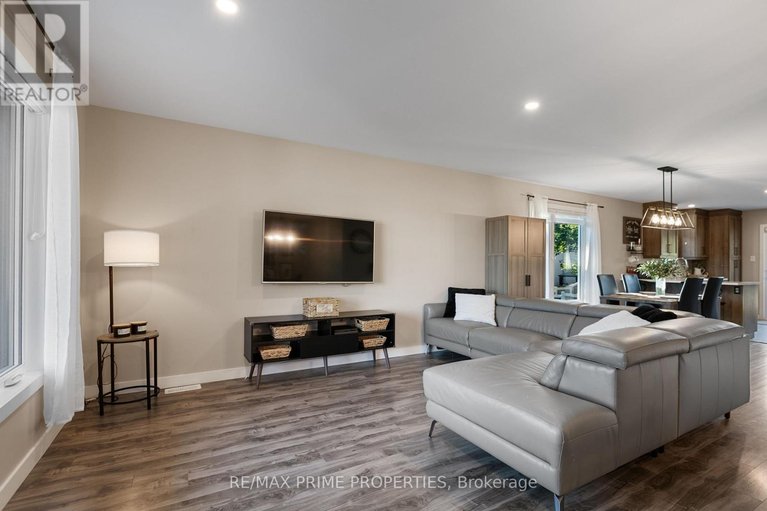 29565533/208-filion-street/embrun/russell/ontario/K0A1W0_8