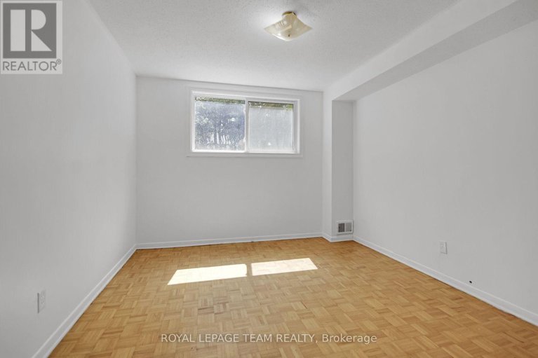 28738547/52-bowhill-avenue/borden-farmstewart-farmcarleton-heightsparkwood-hills/ottawa/ontario/K2E6S7_16