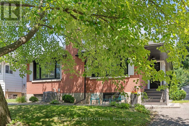 28638374/2097-neepawa-avenue/carlingwood/ottawa/ontario/K2A3L8_1