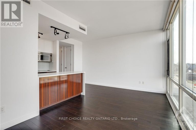 27496513/201-parkdale-avenue-unit506/mechanicsvilletunneys-pasture/ottawa/ontario/K1Y1E8_17