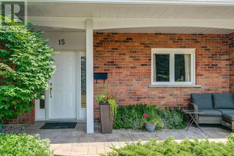 28906632/15-dickson-street/bruce-farmgraham-parkqualicumbellands/ottawa/ontario/K2H7H6_3