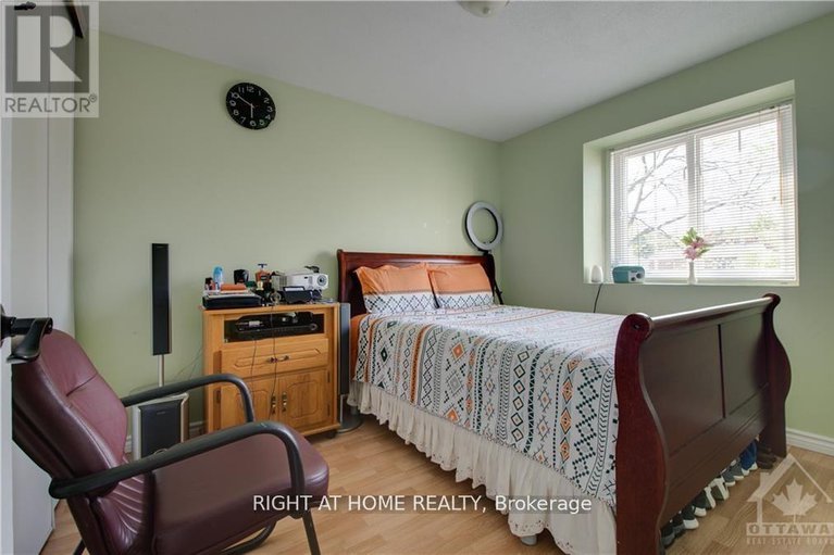 27968976/6078-rivercrest-drive/chapel-hill/ottawa/ontario/K1C5R2_17