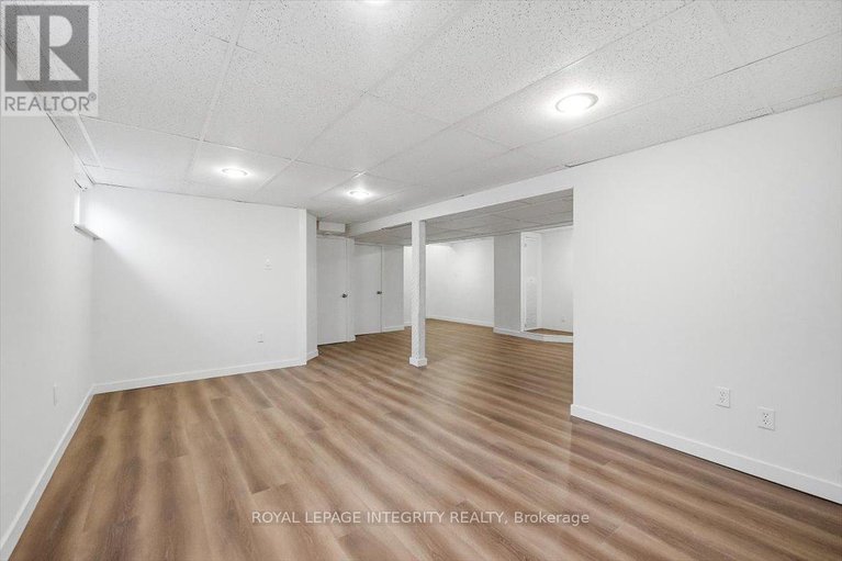 29214221/809-vinette-crescent/chatelaine-village/ottawa/ontario/K1E1X1_35