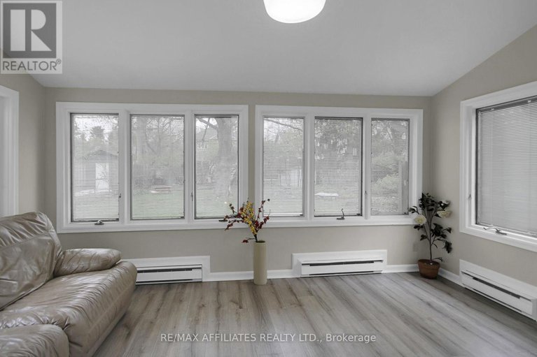 28329411/312-mountbatten-avenue/alta-vistafaircrest-heights/ottawa/ontario/K1H5W3_13