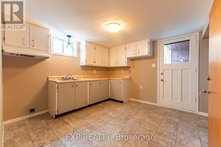28501976/318-montfort-street/vanier/ottawa/ontario/K1L5N4_25