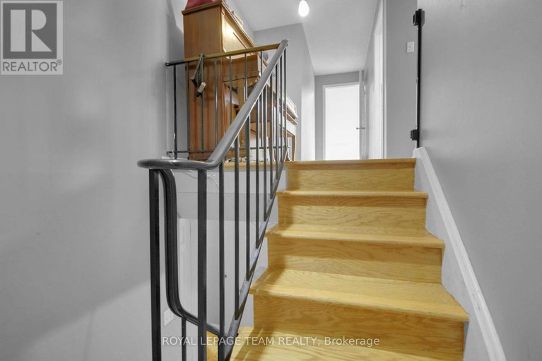 28494304/52-bowhill-avenue/borden-farmstewart-farmcarleton-heightsparkwood-hills/ottawa/ontario/K2E6S7_17