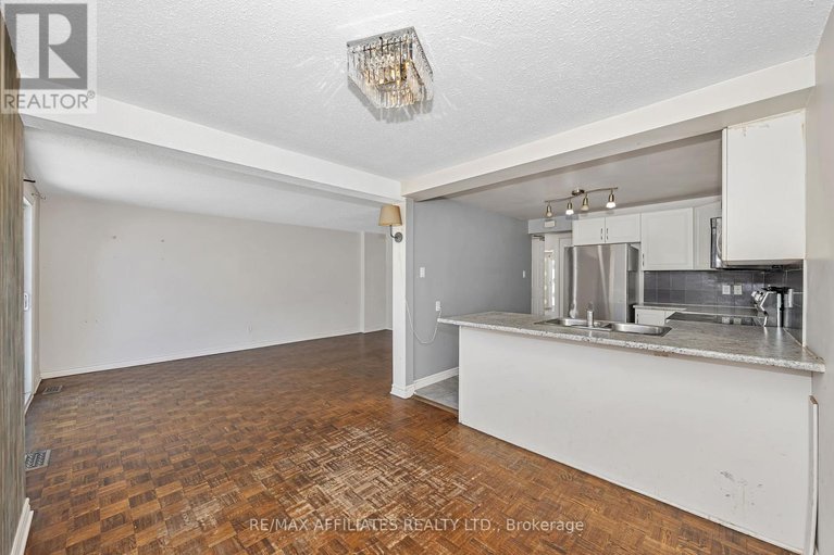 28159243/67-392-garden-glen-private/meadowlandscrestview/ottawa/ontario/K2G1E4_12