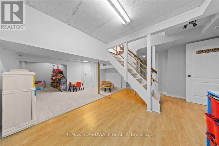 29671423/1837-windflower-way/chapel-hill/ottawa/ontario/K1C5Z8_34