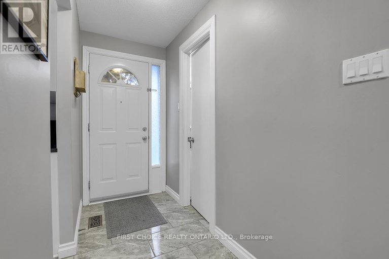 29056396/1771c-lamoureux-drive/queenswood-heights-south/ottawa/ontario/K1E2N5_2