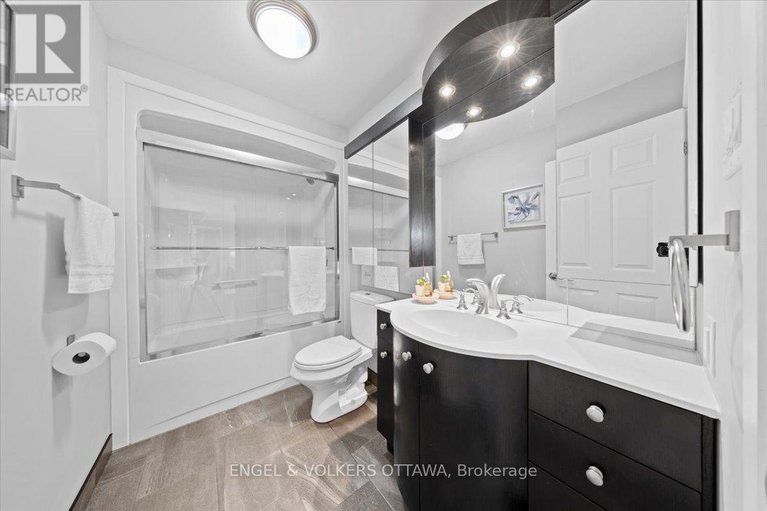 29439628/1005-gold-crescent/queensway-terrace-north/ottawa/ontario/K2B8C4_27