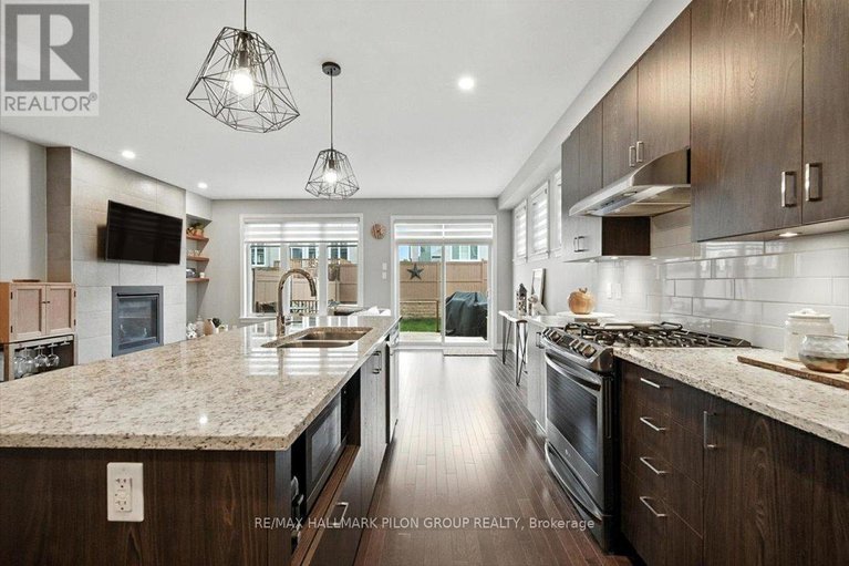 28623562/943-geographe-terrace/camelot/ottawa/ontario/K4A1J7_3