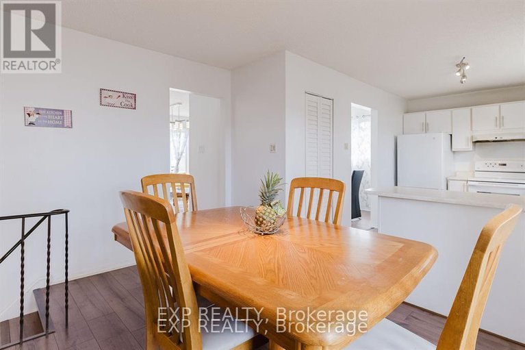 28238313/4-parklane-court/blackburn-hamlet/ottawa/ontario/K1B3H2_12