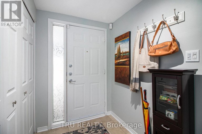 28954412/1132-chimney-hill-way/beacon-hill-south/ottawa/ontario/K1J8Z6_3