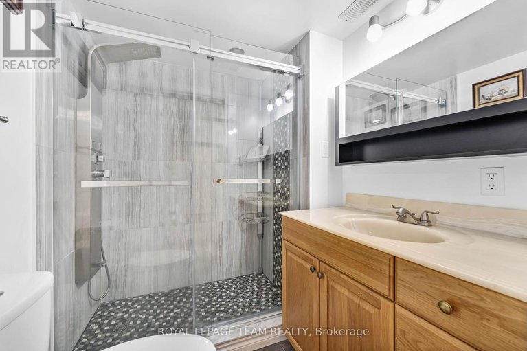 28771341/18-oakham-ridge/morgans-grantsouth-march/ottawa/ontario/K2K3B3_37
