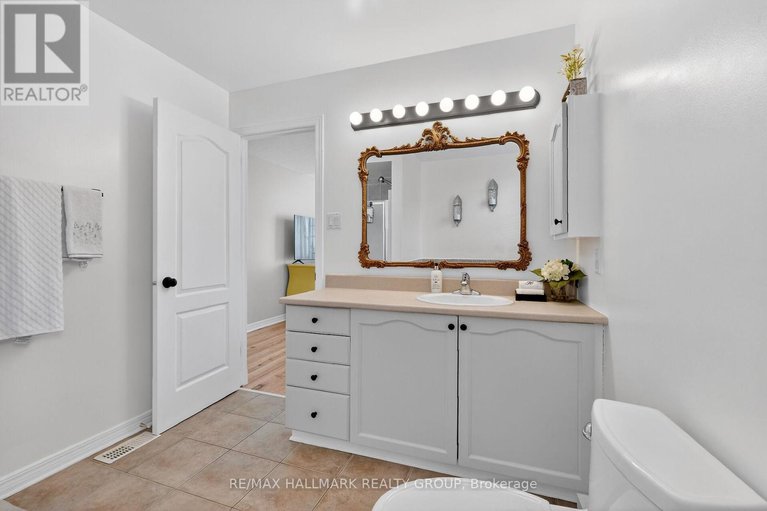 29352241/1952-schroeder-crescent/springridgeeast-village/ottawa/ontario/K4A4P7_35