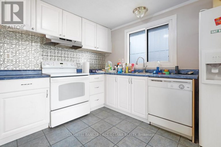 28322181/323-amiens-street/bilberry-creekqueenswood-heights/ottawa/ontario/K1E1N4_5