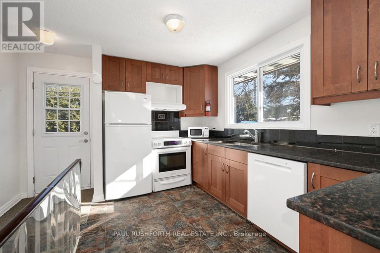 29381934/224-kennedy-lane-w/bilberry-creekqueenswood-heights/ottawa/ontario/K1E1G6_16