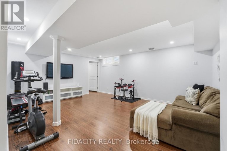 29688252/78-black-bear-way/stittsville-south/ottawa/ontario/K2S2G7_31