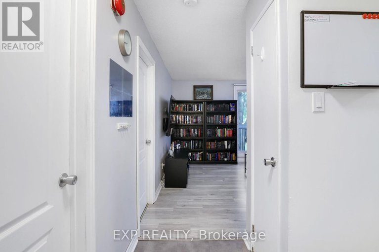 28834452/212-214-viewmount-drive/borden-farmstewart-farmcarleton-heightsparkwood-hills/ottawa/ontario/K2E7X3_7