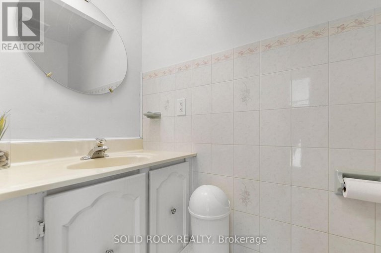 28313092/316-singleton-way/chatelaine-village/ottawa/ontario/K1E2B3_21