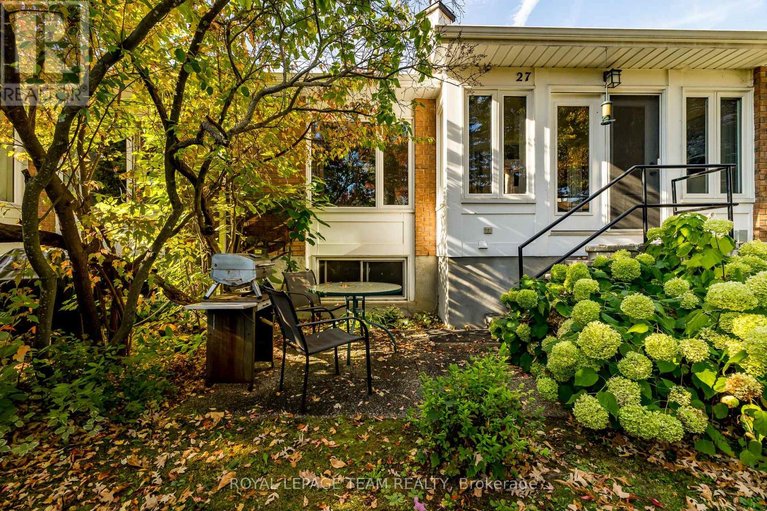 29528668/27-pine-needles-court/stittsville-central/ottawa/ontario/K2S1G5_31