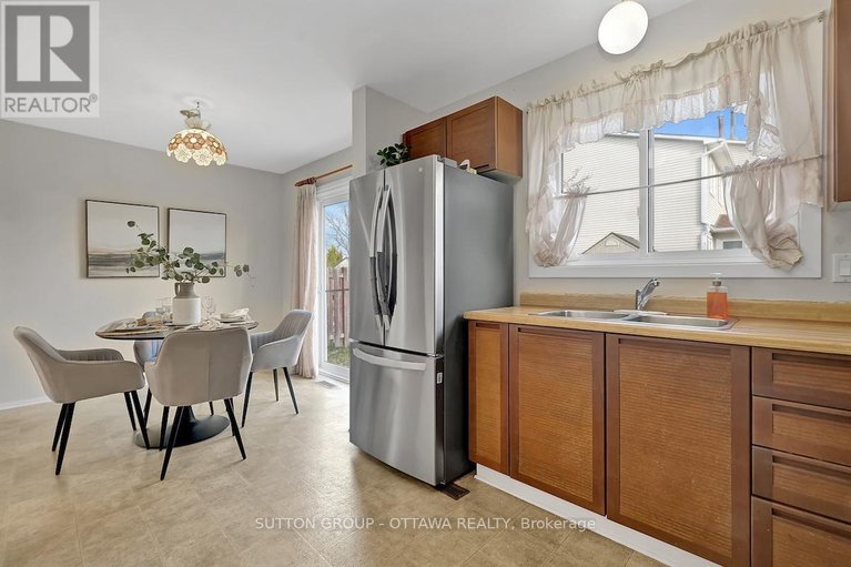 29123796/1540-bourcier-drive/bilberry-creekqueenswood-heights/ottawa/ontario/K1E3J2_16