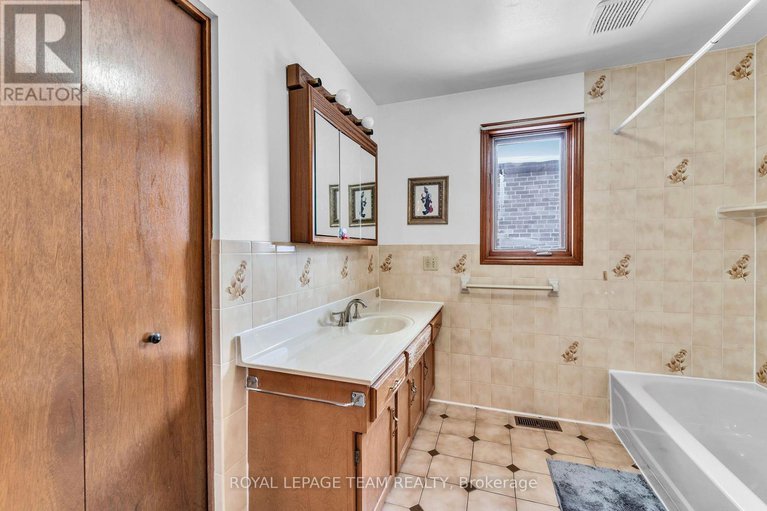 29341434/1409-mory-street/emerald-woodssawmill-creek/ottawa/ontario/K1T1C8_26