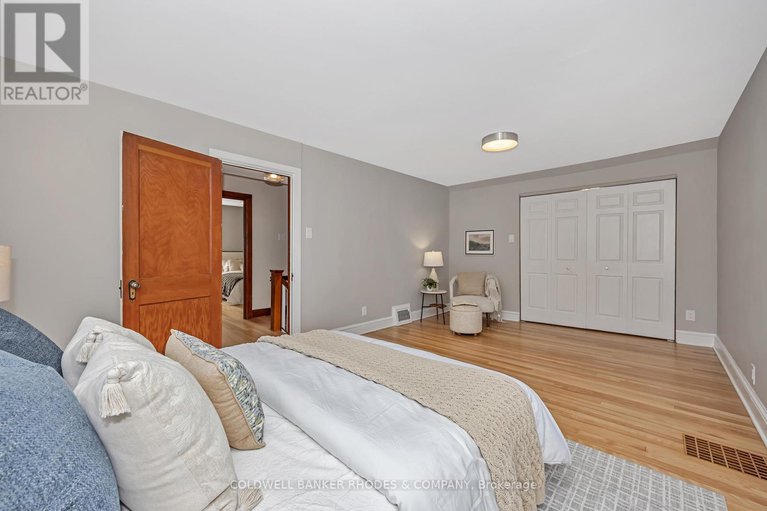 28379568/421-hinton-avenue-s/civic-hospital/ottawa/ontario/K1Y1B2_28