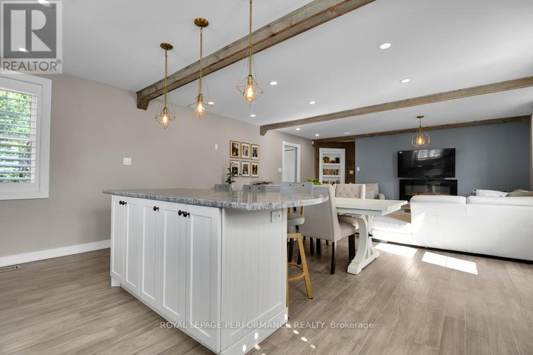 29118875/5583-manotick-main-street/manotick-village-manotick-estates/ottawa/ontario/K4M1A9_11