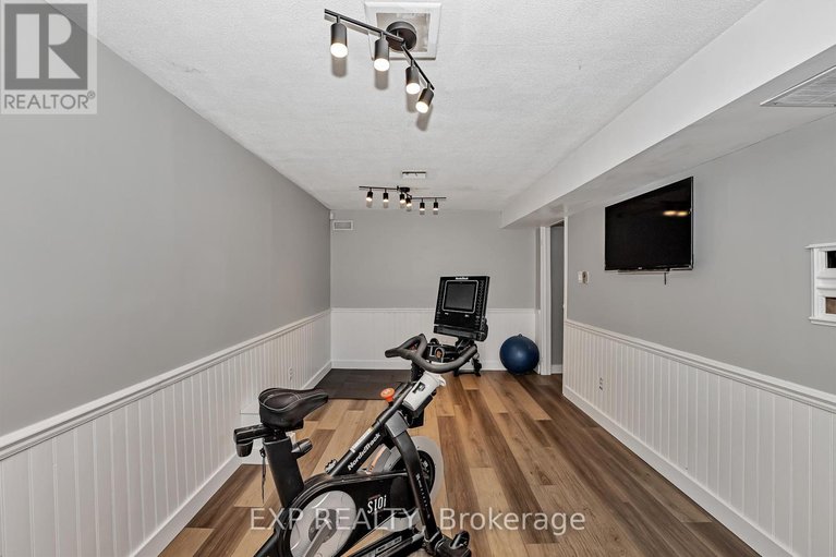 28837598/1943-longman-crescent/chateauneuf/ottawa/ontario/K1C5G8_29